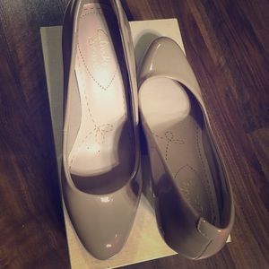 Clarks Carlita Cove nude pumps